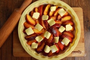 Персиковый пирог на слоеном тесте